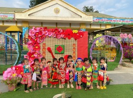 Giao lưu văn nghệ của các bé ở bản Huổi Bon 1